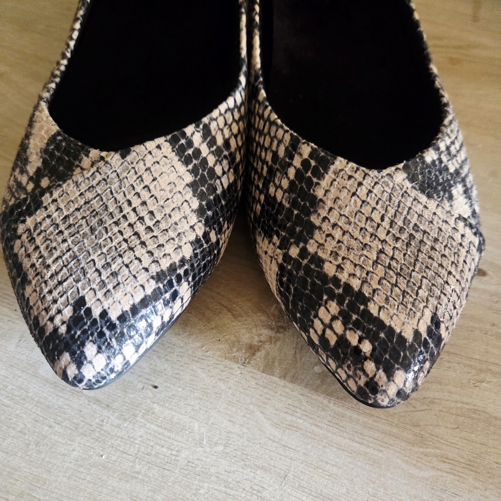 Snakeskin Pattern Women's Vionic Flats - image 3